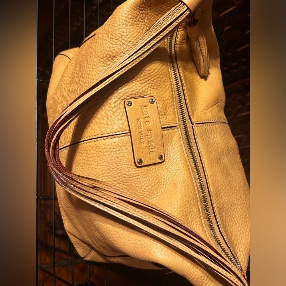 Kate Spade Caramel Pebbled Leather VTG Shoulder Bag. Very clean, EUC. SEE PICS. - Picture 6 of 9